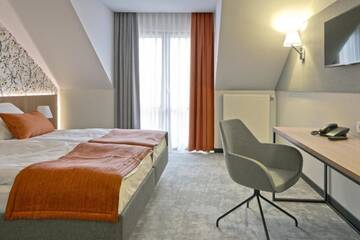Фото номера Двухместный номер Делюкс с 1 кроватью и балконом Отель Hotel Aspen г. Глухолазы 5